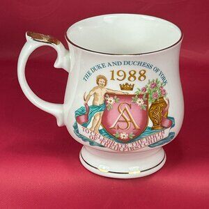 Elizabethan commemorative coffee mug 1988